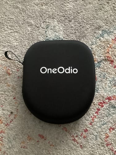 Ochranné pouzdro Oneodio na koberci